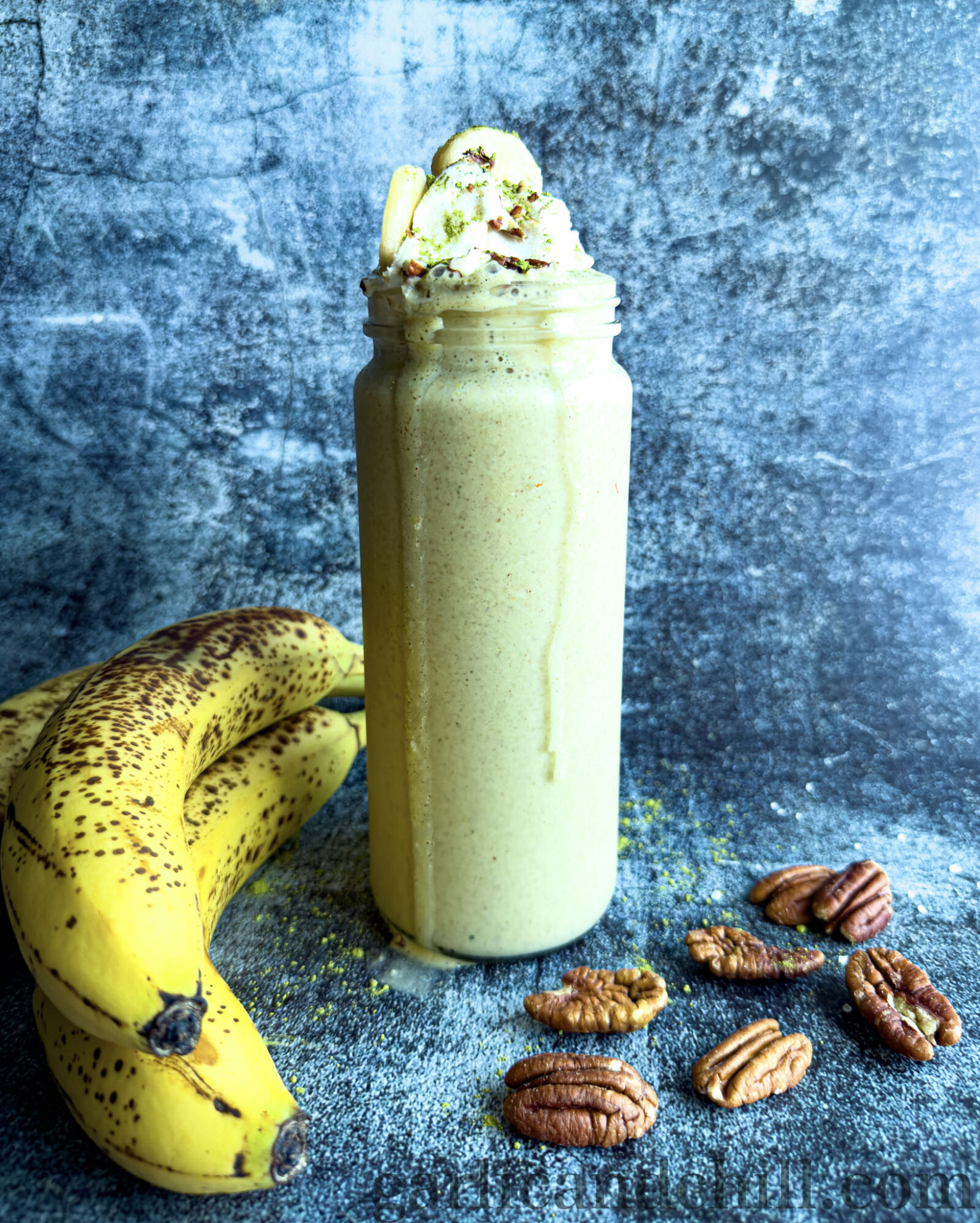 Vegan Lotsa Matcha Banana-Bread Smoothie w/ bananas and pecans