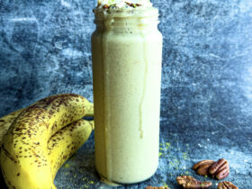 Vegan Lotsa Matcha Banana-Bread Smoothie w/ bananas and pecans