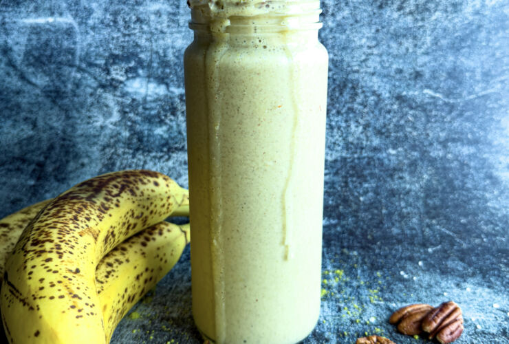 Vegan Lotsa Matcha Banana-Bread Smoothie w/ bananas and pecans